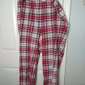 Croft and Barrow red black plaid pj/ lounge wear pants. Elastic waist. Size XL